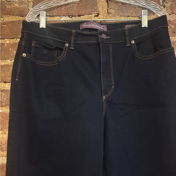 Gloria Vanderbilt Women’s Jeans Dark Wash Size 14S / Straight Leg (Like New) - Picture 2 of 9